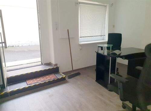 Eingang, Büro - Büro mit 32,00 m&sup2; in Wiesbaden zur Miete