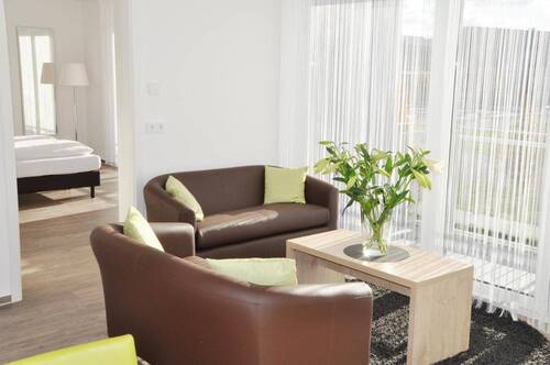 Wohnzimmer (Muster) - Hochwertig ausgestattetes Serviced-Apartment in Berlin Adlershof