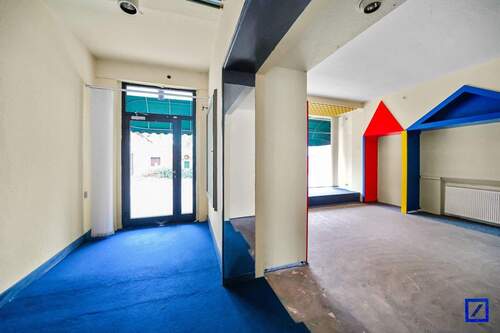 Eingang Gewerbe - 7 Zimmer Mehrfamilienhaus, Wohnhaus zum Kaufen in Krummhörn