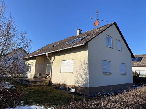 Südostansicht - 8 Zimmer Mehrfamilienhaus, Wohnhaus zum Kaufen in Neuhausen