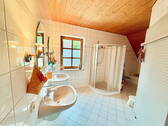 Badezimmer OG - 7 Zimmer Einfamilienhaus in Windorf