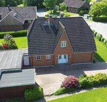 Provisionsfrei! Hochwertiges, großzügiges EFH in einer sehr ruhigen Ortslage. - Oldenswort