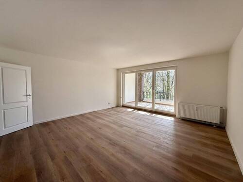 Wohnzimmer - 2 Zimmer Etagenwohnung zum Kaufen in Hamburg
