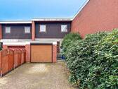 Hausansicht - REIHENMITTELHAUS IN PFLEGENDE HÄNDE ABZUGEBEN
