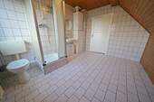 Badezimmer mit Dusche - 
