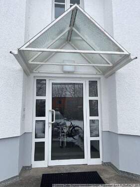Hauseingang - 2 Zimmer Etagenwohnung zum Kaufen in Leipzig