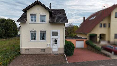 Haus Front - Gepflegtes Häuschen mit tollem Garten in bester Lage.