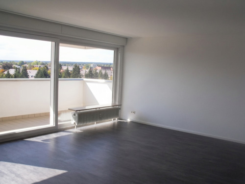 Wohnzimmer - 4 Zimmer Etagenwohnung zum Kaufen in Villingen-Schwenningen