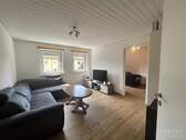 Wohnzimmer - Clever wohnen, statt teuer kaufen! Charmante 3 Zimmer-Wohnung im Erbbaurecht in Zuffenhausen (Rot)
