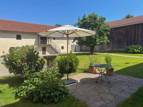 Innenhof - 1 Zimmer Bauernhaus, Landhaus zum Kaufen in Burgkirchen an der Alz