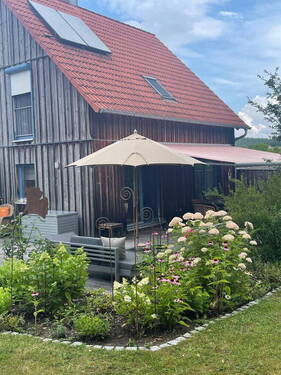 Bild 1 - Freistehendes Wohlfühlhaus in Holzständerbauweise mit großer Scheune und Traumgarten