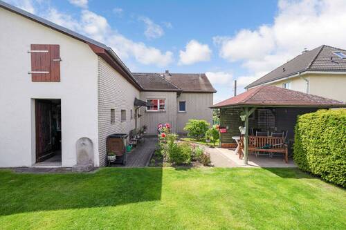 Terrasse mit Eingangsbereich - 