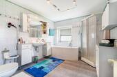 Badezimmer EG - 4 Zimmer Einfamilienhaus in Berlin