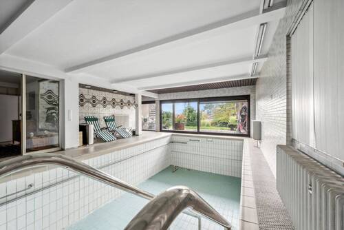 Schwimmhalle - 