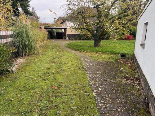 Einfahrt - Bungalow mit 116,00 m&sup2; in Hanau zum Kaufen