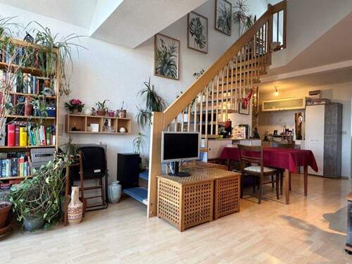 Wohnzimmer - Charmante Maisonette-Wohnung mit Balkon und Stellplatz in gefragter Lage von Kassel-Süsterfeld