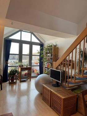 Blick zum Balkon - 3 Zimmer Etagenwohnung zum Kaufen in Kassel