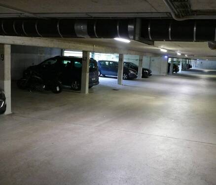 Tiefgaragenstellplatz - 