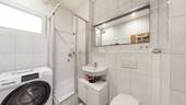 Tageslichtbad mit Dusche - Etagenwohnung mit 81,00 m&sup2; in Stuttgart zum Kaufen