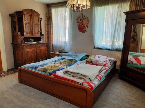 Schlafzimmer EG - 7 Zimmer Bauernhaus, Landhaus zum Kaufen in Oberscheinfeld