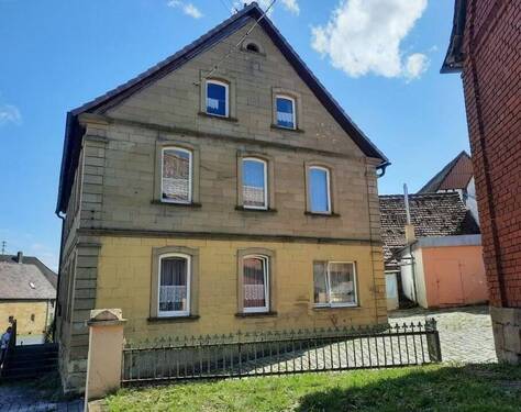 Wohnhaus - 7 Zimmer Bauernhaus, Landhaus in Oberscheinfeld