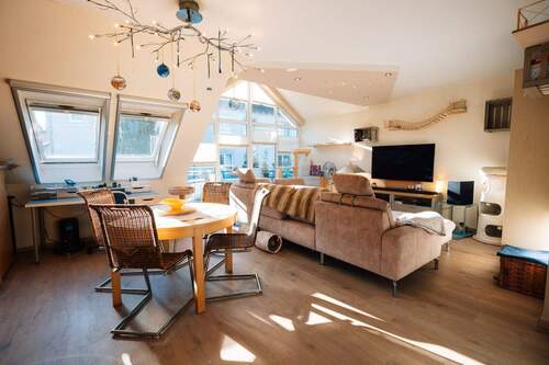 Wohnzimmer Fensterfront - 2 Zimmer Etagenwohnung in Velbert