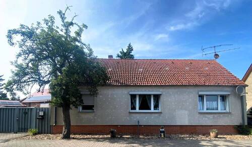 Haus von vorne Straßenansicht - Einfamilienhaus mit 90,00 m² in Milower Land OT Knoblauch zum Kaufen