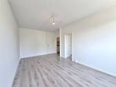 Wohnzimmer - Musterfoto - 3 Zimmer Etagenwohnung zur Miete in Chemnitz