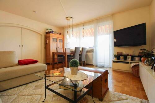 Wohnzimmer - 3 Zimmer Etagenwohnung zum Kaufen in Mühlheim am Main