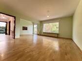 Lichtdurchfluteter Wohn- und Essbereich - 7 Zimmer Einfamilienhaus zum Kaufen in Hofheim am Taunus / Wallau