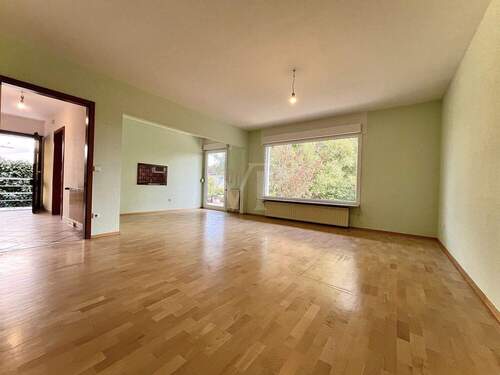 Lichtdurchfluteter Wohn- und Essbereich - 7 Zimmer Einfamilienhaus zum Kaufen in Hofheim am Taunus / Wallau