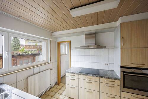 Küche - 6 Zimmer Einfamilienhaus in Sachsenheim