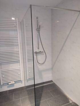 Badezimmer (Musterfoto nach Sanierung) - 