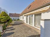 Großzügige Terrasse mit direktem Zugang vom Wohn- und Essbereich - 
