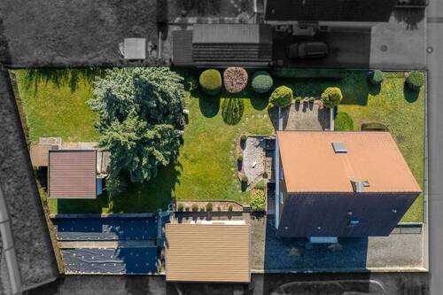 Großzügiges Grundstück mit Doppelgarage, Gartenhaus und schön angelegtem Gartenbereich - 6 Zimmer Einfamilienhaus in Efringen-Kirchen
