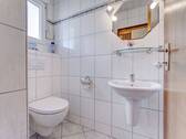 Gäste-WC im Erdgeschoss mit Tageslicht - 