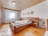Geräumiges Schlafzimmer mit guter Stellfläche und angenehmer Raumgröße - 
