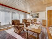 Heller Wohn- und Essbereich mit Zugang zur Terrasse - 