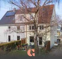Charmante Doppelhaushälfte von 1951 - Altbauflair mit sonnigem Süd-West-Garten - München Trudering-Riem Charmante Doppelhaushälfte von 1951 - Altbauflair mit sonnigem Süd-West-Garten - München Trudering-Riem