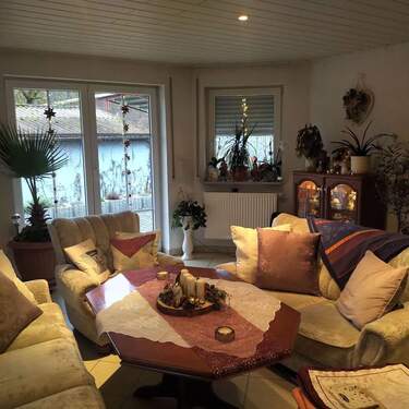 2025-12-22 14.59.13.jpg - Einfamilienhaus mit 160,00 m&sup2; in Neustadt b.Coburg zum Kaufen