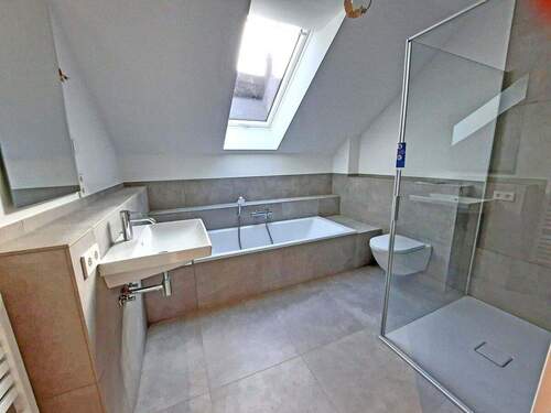 Badezimmer im Obergeschoss - 