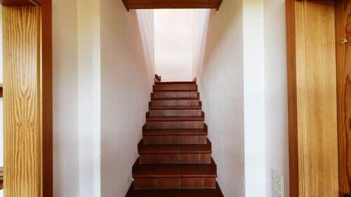 Treppenaufgang aus dem Keller - 