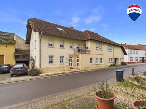 REMAX Immobilien DeLux Haus in Mettlach / Faha zu verkaufen - 9 Zimmer Einfamilienhaus zum Kaufen in Mettlach / Faha