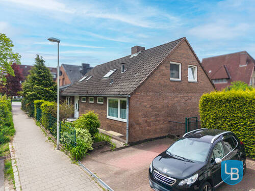 Vorderseite - 6 Zimmer Einfamilienhaus zum Kaufen in Kiel