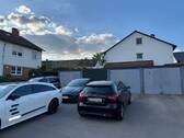 Garage und Stellplätze - 