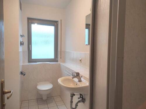 Gästebad mit Dusche - 