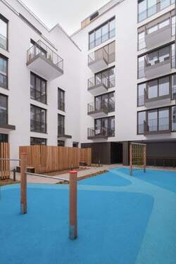 Ansicht vom Innenhof - Neubau trifft Kiezleben - Barrierefreier Erstbezug mit TG-Platz mitten im Helmholtzkiez