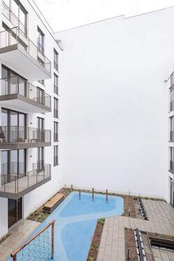 Blick vom Balkon in den Innenhof - 