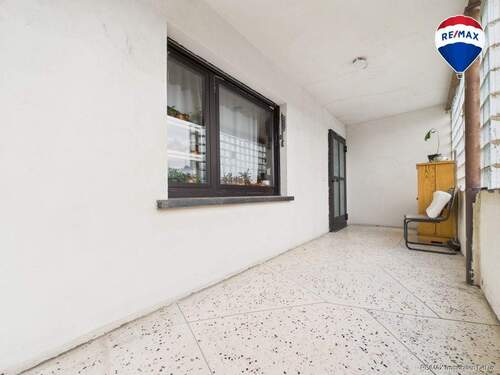 REMAX Immobilien DeLux Einfamilienhaus EIngang Schmelz Mark Borowicz - 7 Zimmer Einfamilienhaus zum Kaufen in Schmelz