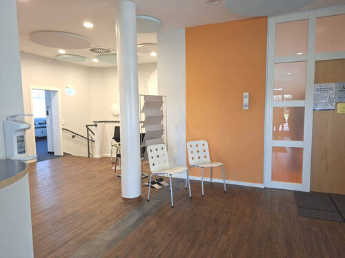 gemeinsamer Wartebereich - Büro in Bockhorn Grabstede zur Miete